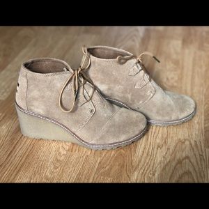 Toms wedge booties